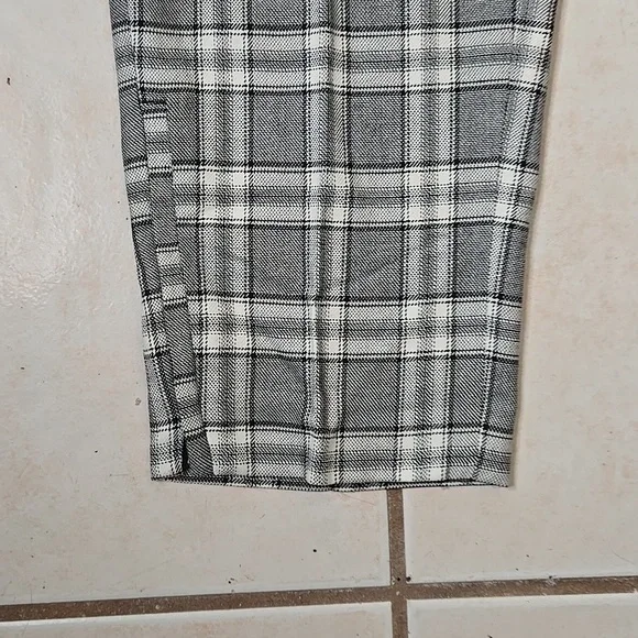 Zara Men's Black and White Checkered Chinos - Picture 3 of 7